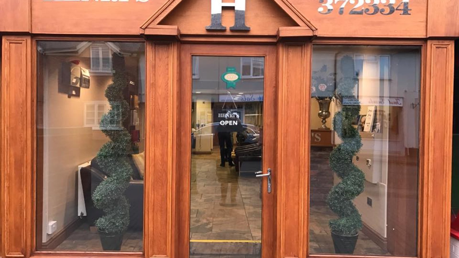 Henri's Hair Salon
