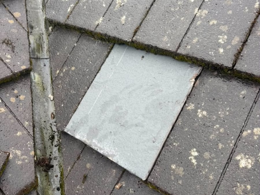 A new replacement tile fitted among the old.